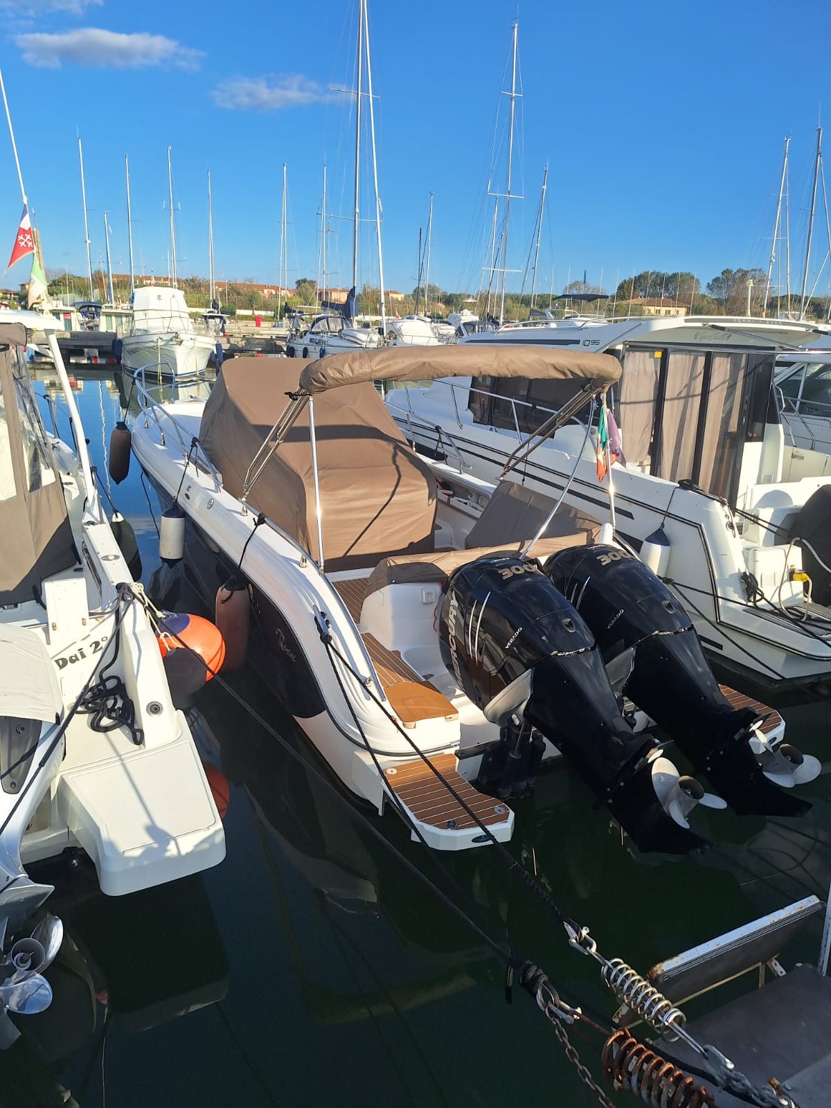 RANIERI SHADOW WA 30 + 2x300HP MERCURY (2009)<br><a href=dettaglio.aspx?Id=389 >VAI ALLA SCHEDA</a>